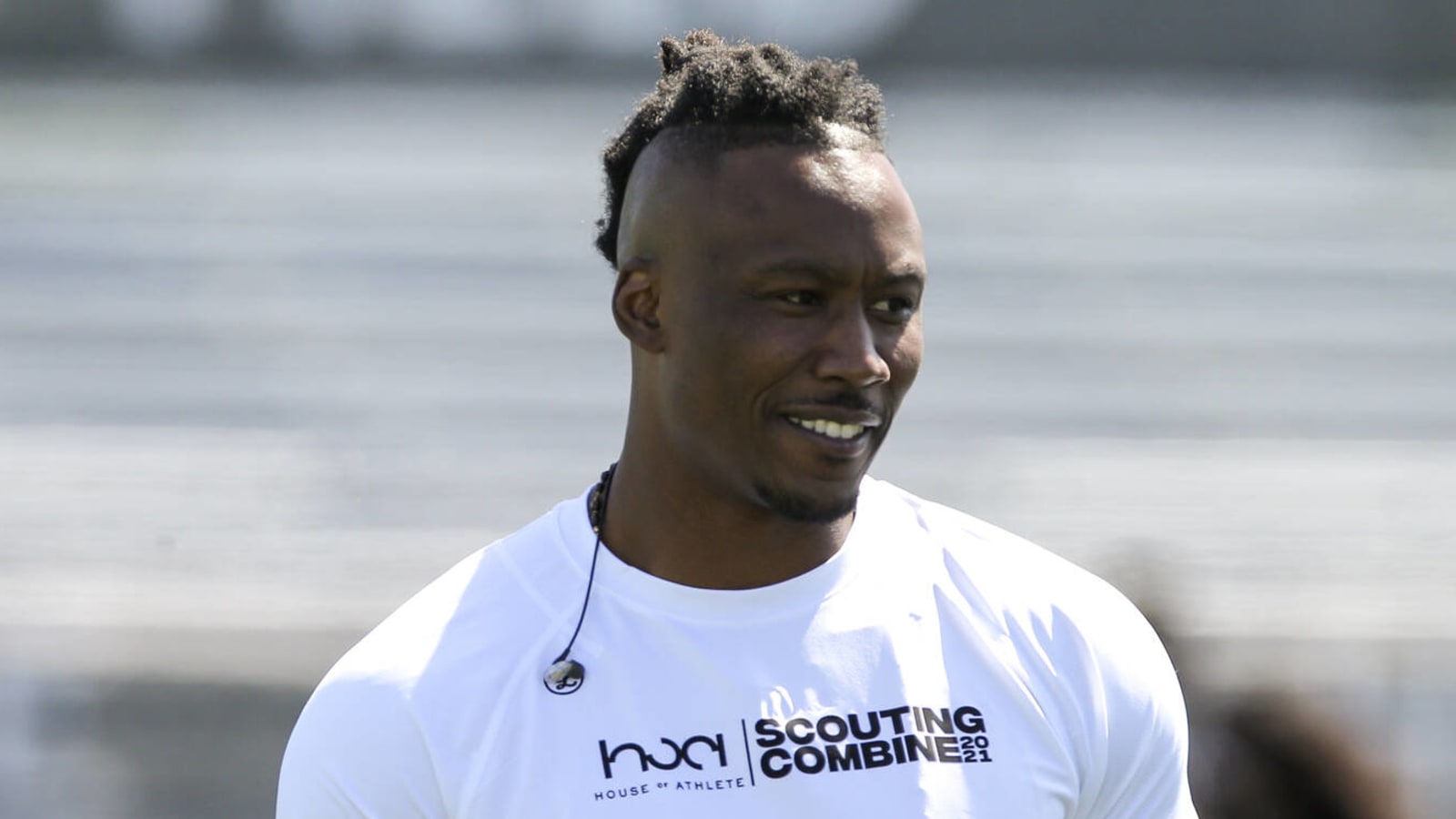 Watch: Brandon Marshall pays up on Jets-Patriots bet with Julian Edelman