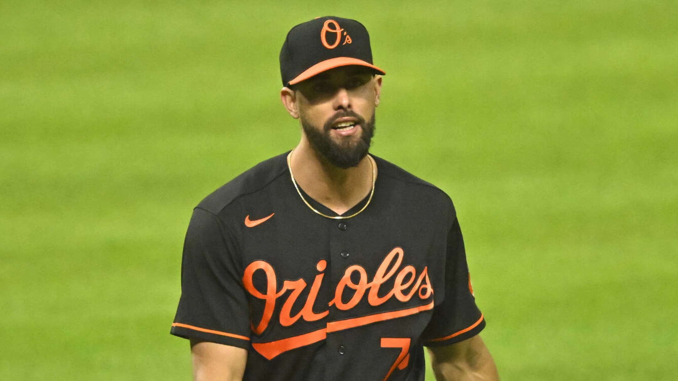 Baltimore Orioles agree to minor league deal with right-hander