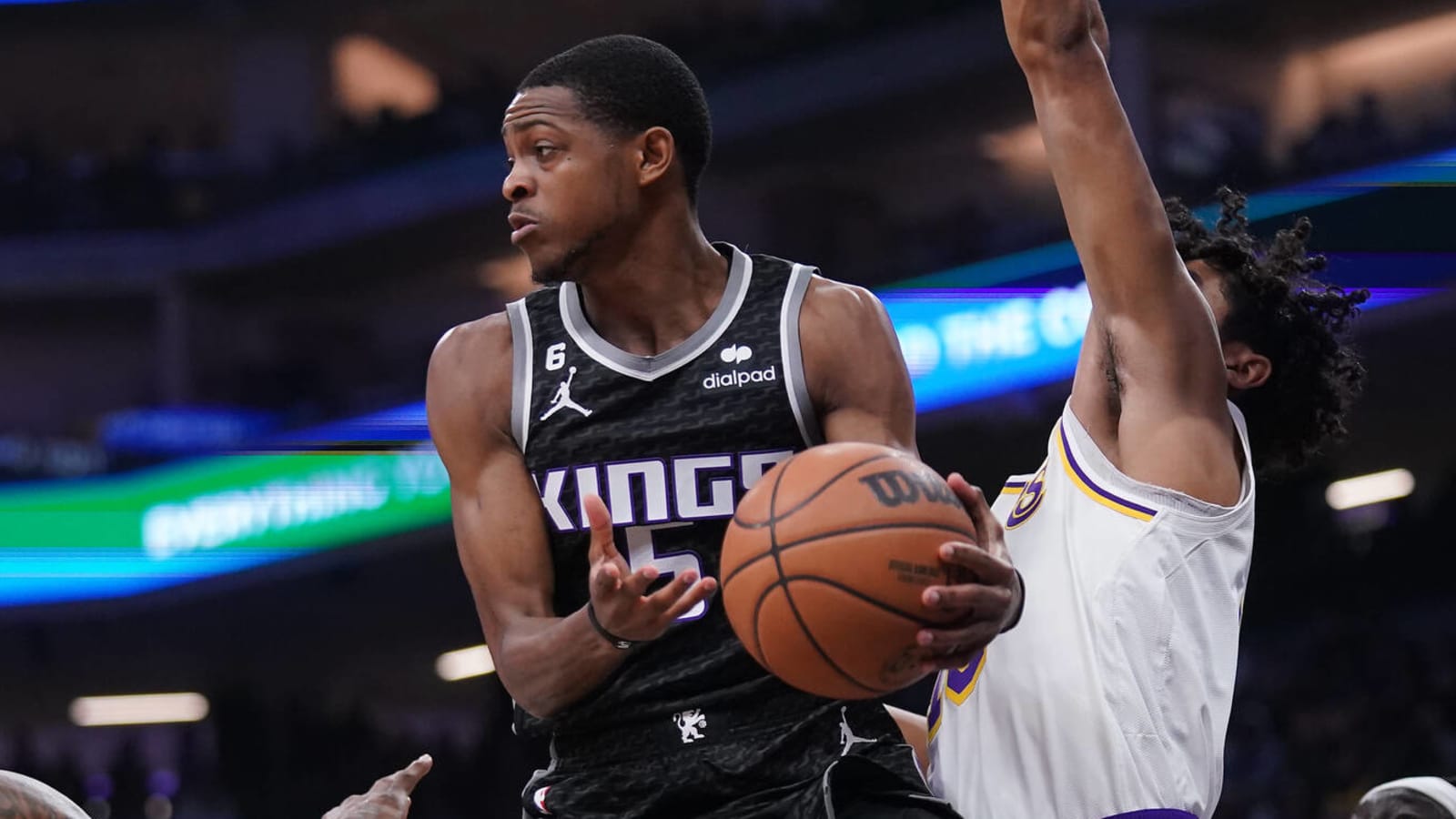 De’Aaron Fox ripped referees in tweet after loss to Lakers