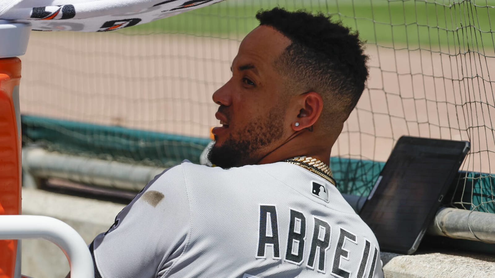 White Sox DH Jose Abreu goes viral for makeshift tent in dugout