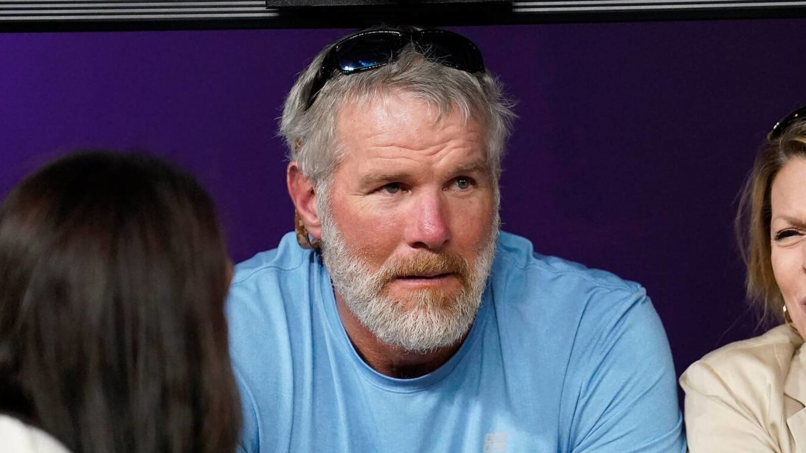 Brett Favre requests change in Mississippi welfare fraud case