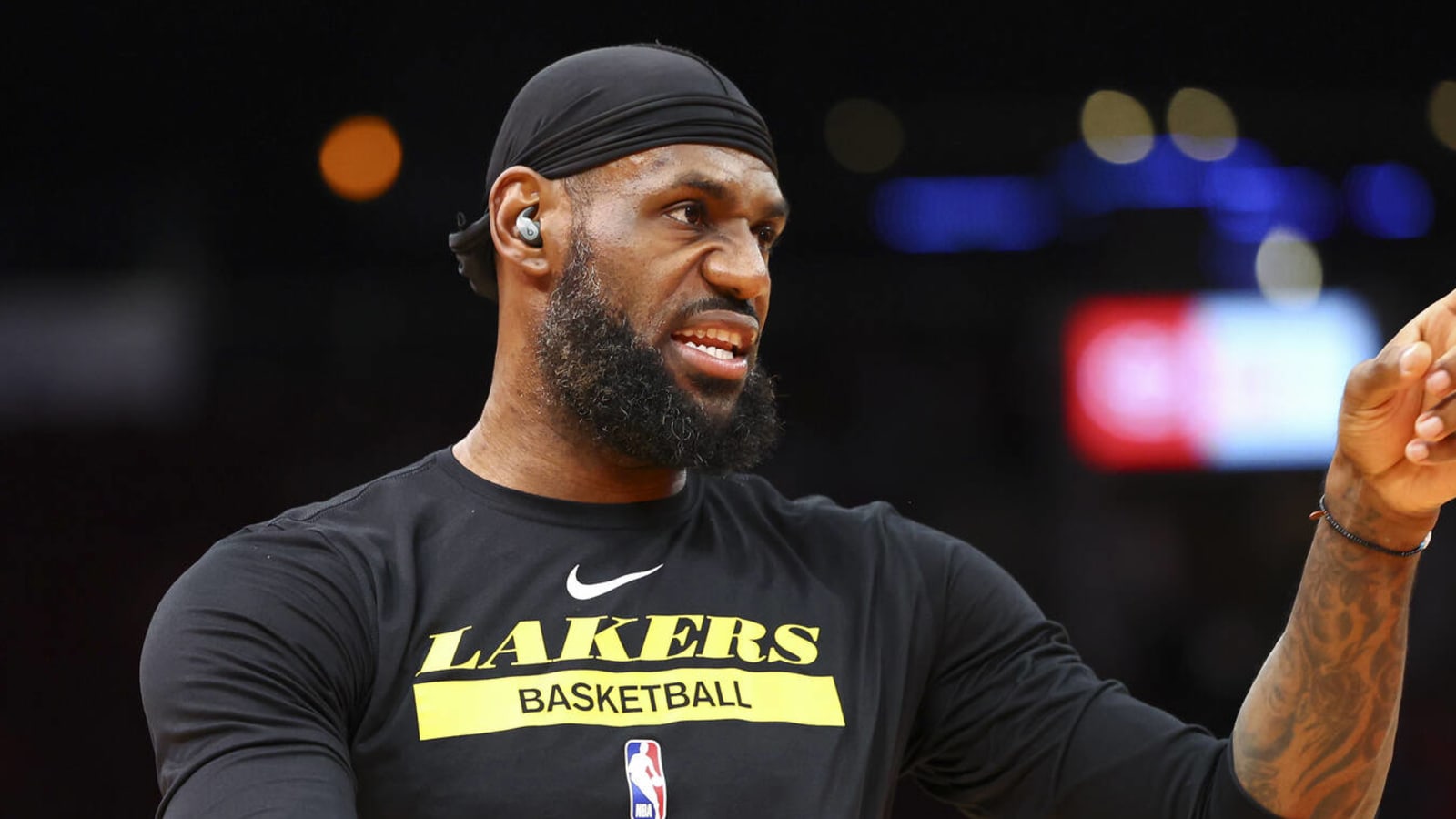 LeBron James' return shakes up already tight playoff race Yardbarker