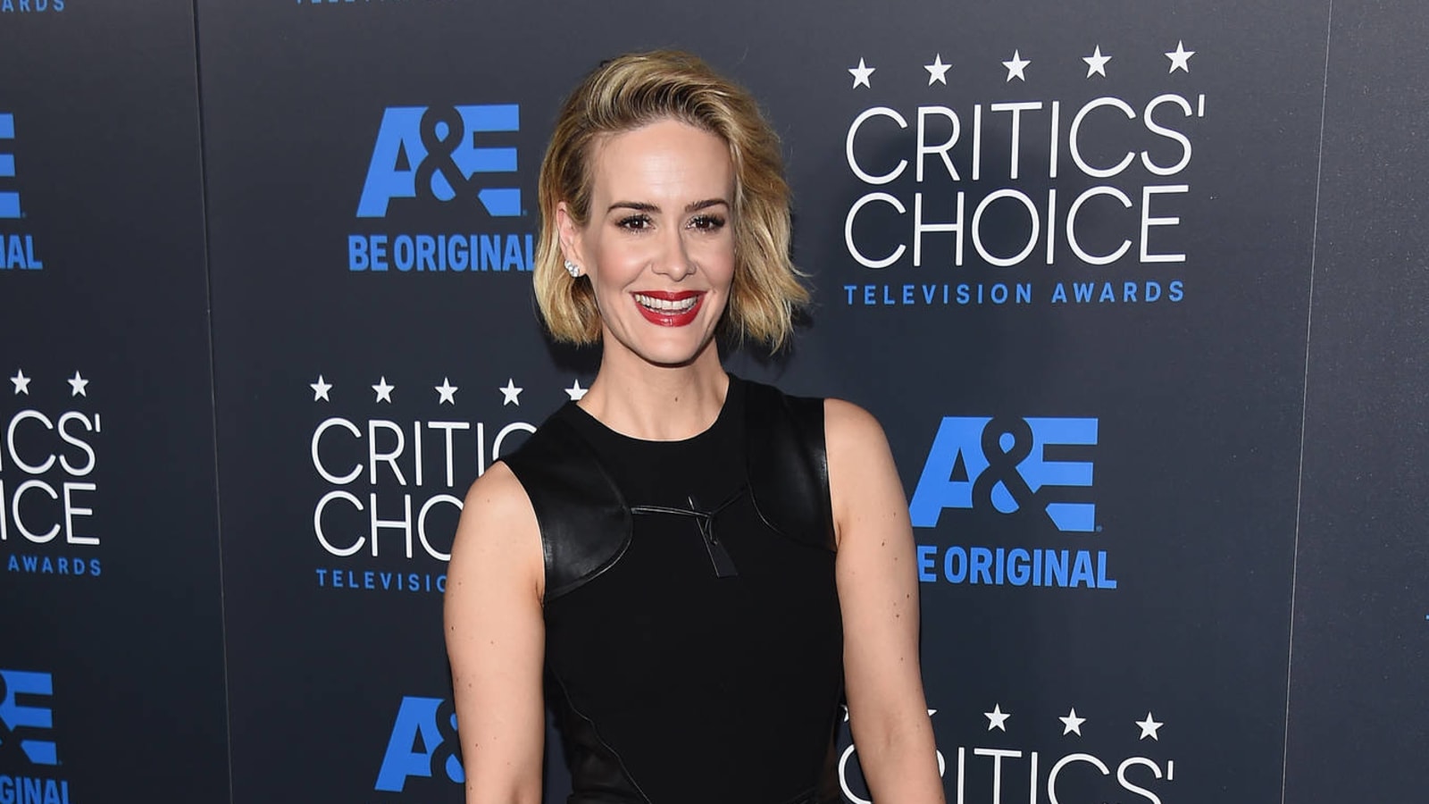 Sarah Paulson recalls Carrie Fisher inviting her to 'makeout party' where Matthew Perry refused to kiss her