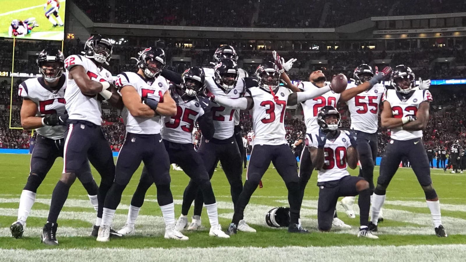 Texans linebackers arrive to Colts game in 'Mortal Kombat' costumes