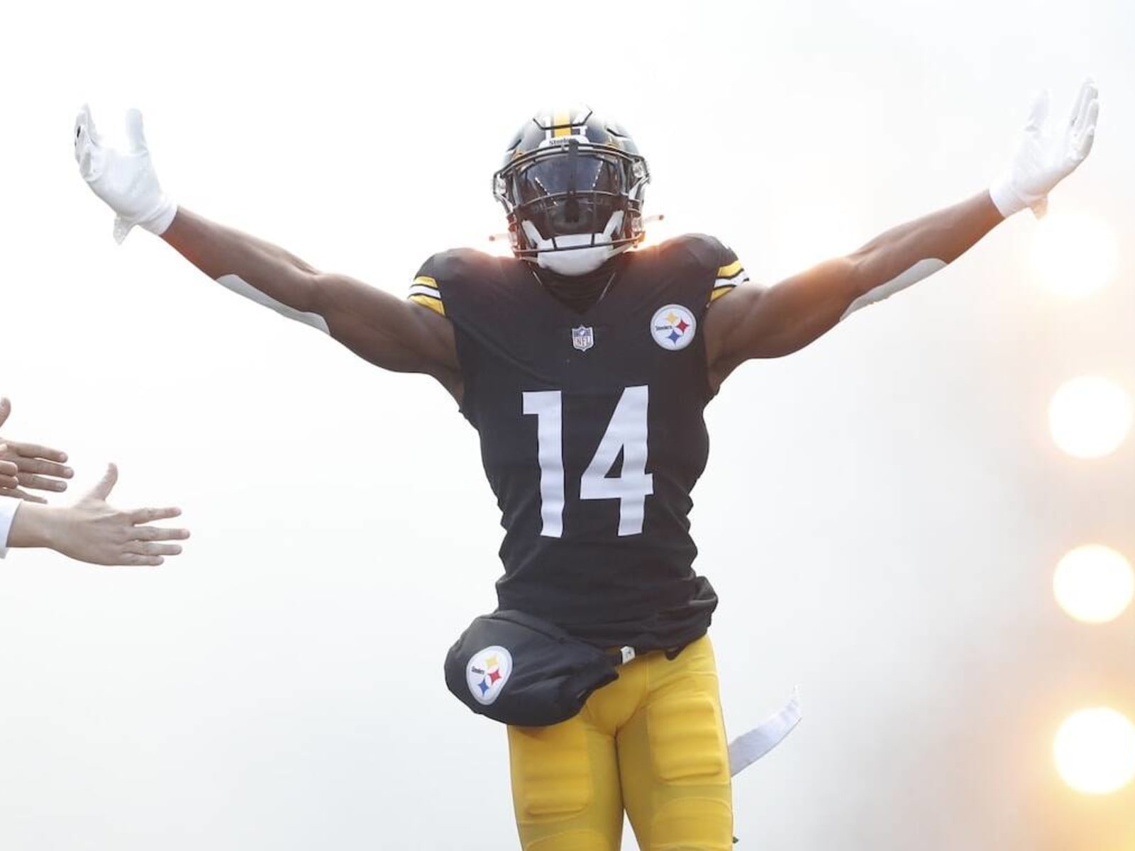 The George Pickens Show: The story behind the Steelers' freakish, viral  rookie WR - The Athletic