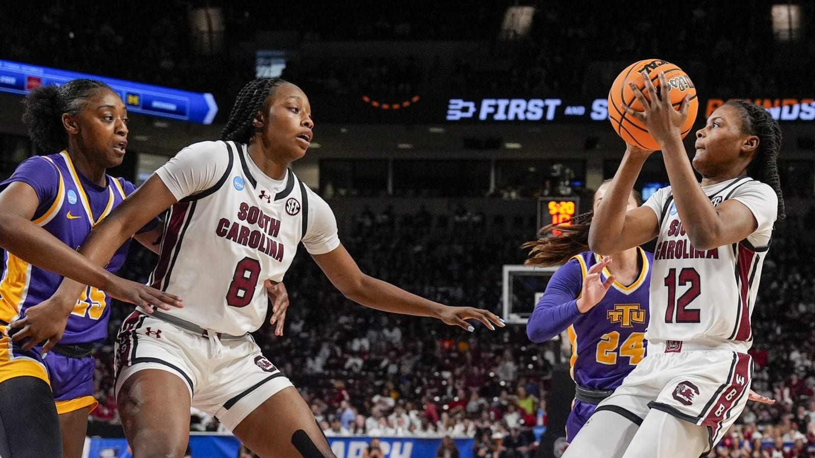 Friday women's tourney winners, losers: 108 reasons to be happy