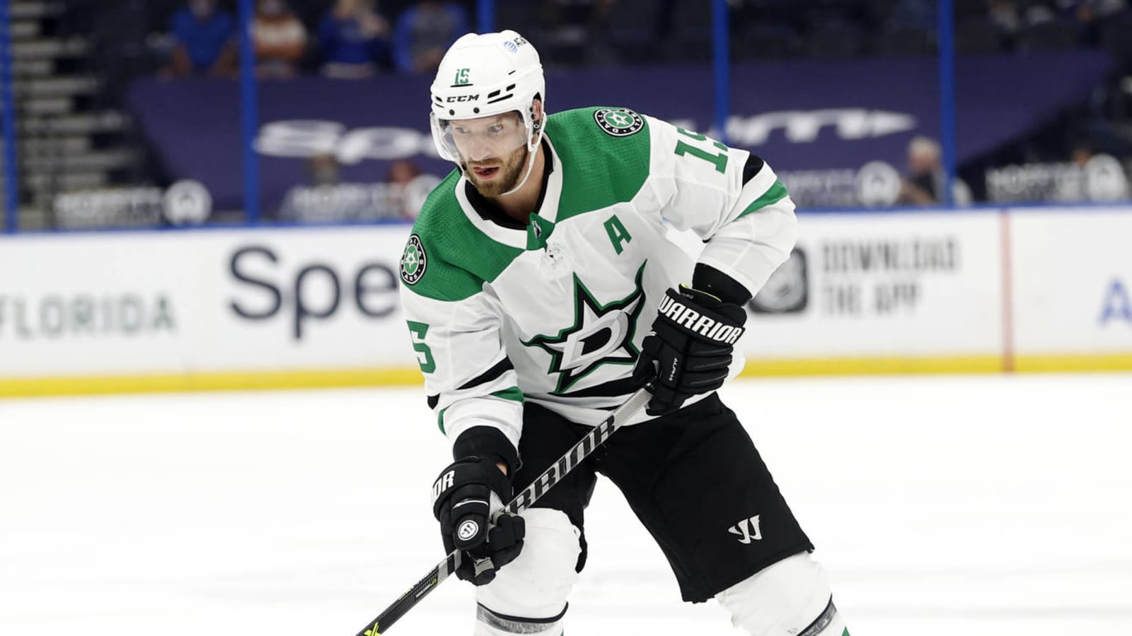 Blake Comeau signs one-year deal to stay with Stars