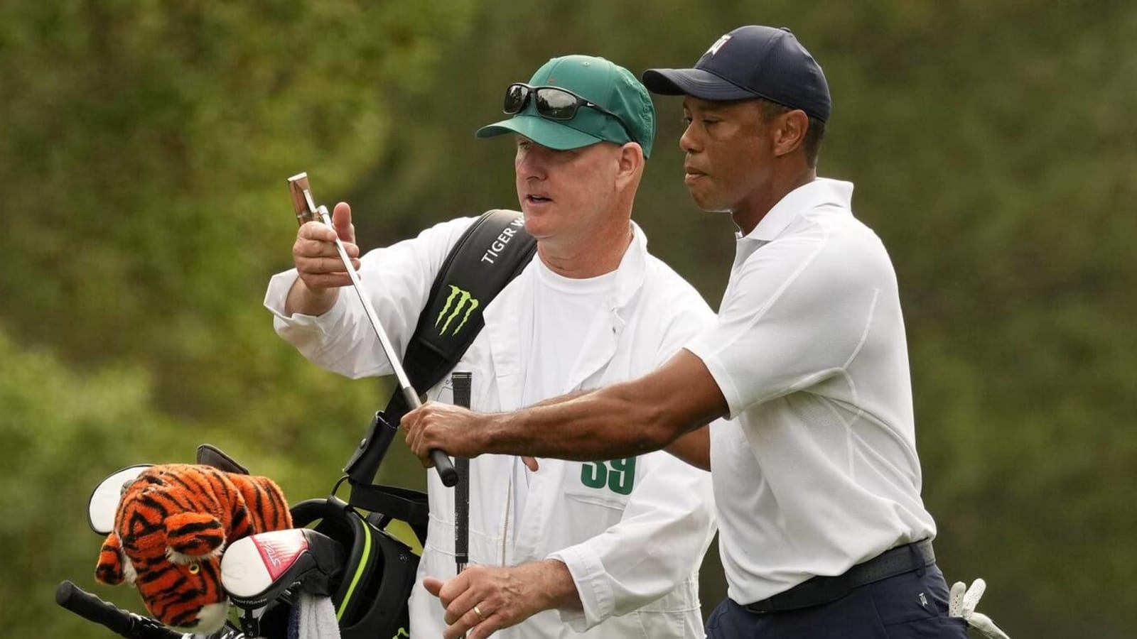 Tiger Woods’ caddie moves on to new golfer