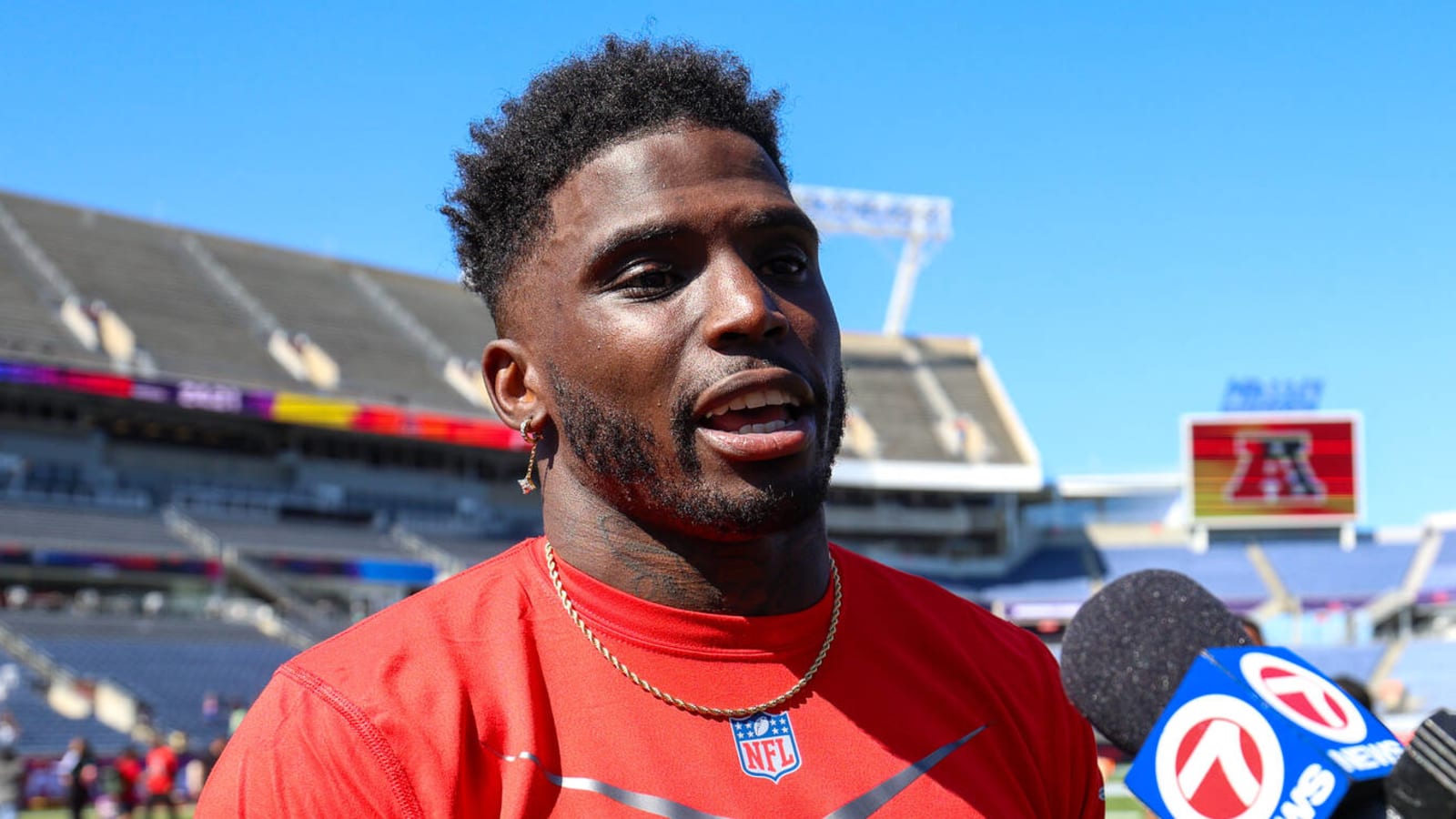 Dolphins' Tyreek Hill addresses trade rumors surrounding teammate