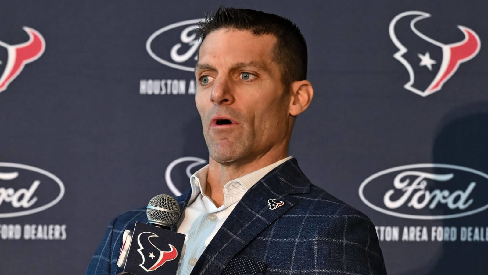 Texans GM addresses Russia's attack on Ukraine during combine