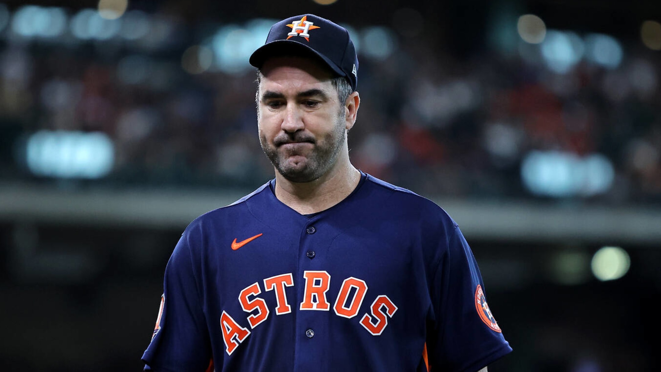 Astros' Verlander sidelined by back injury