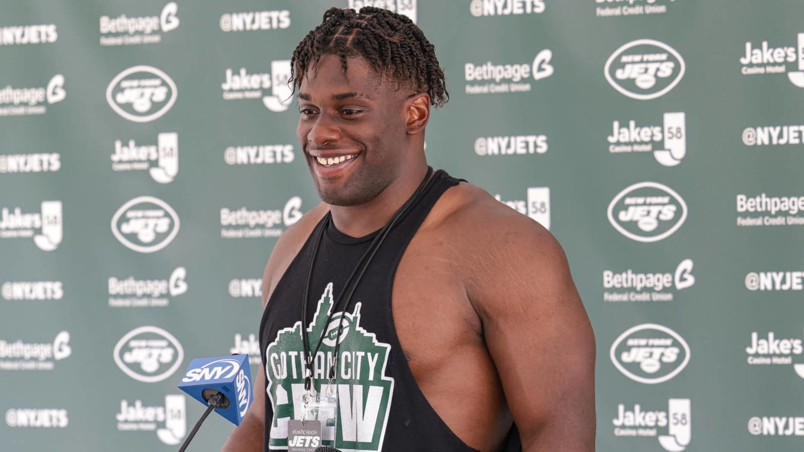 Jets' Carl Lawson, Zane Lewis suffer season-ending injuries