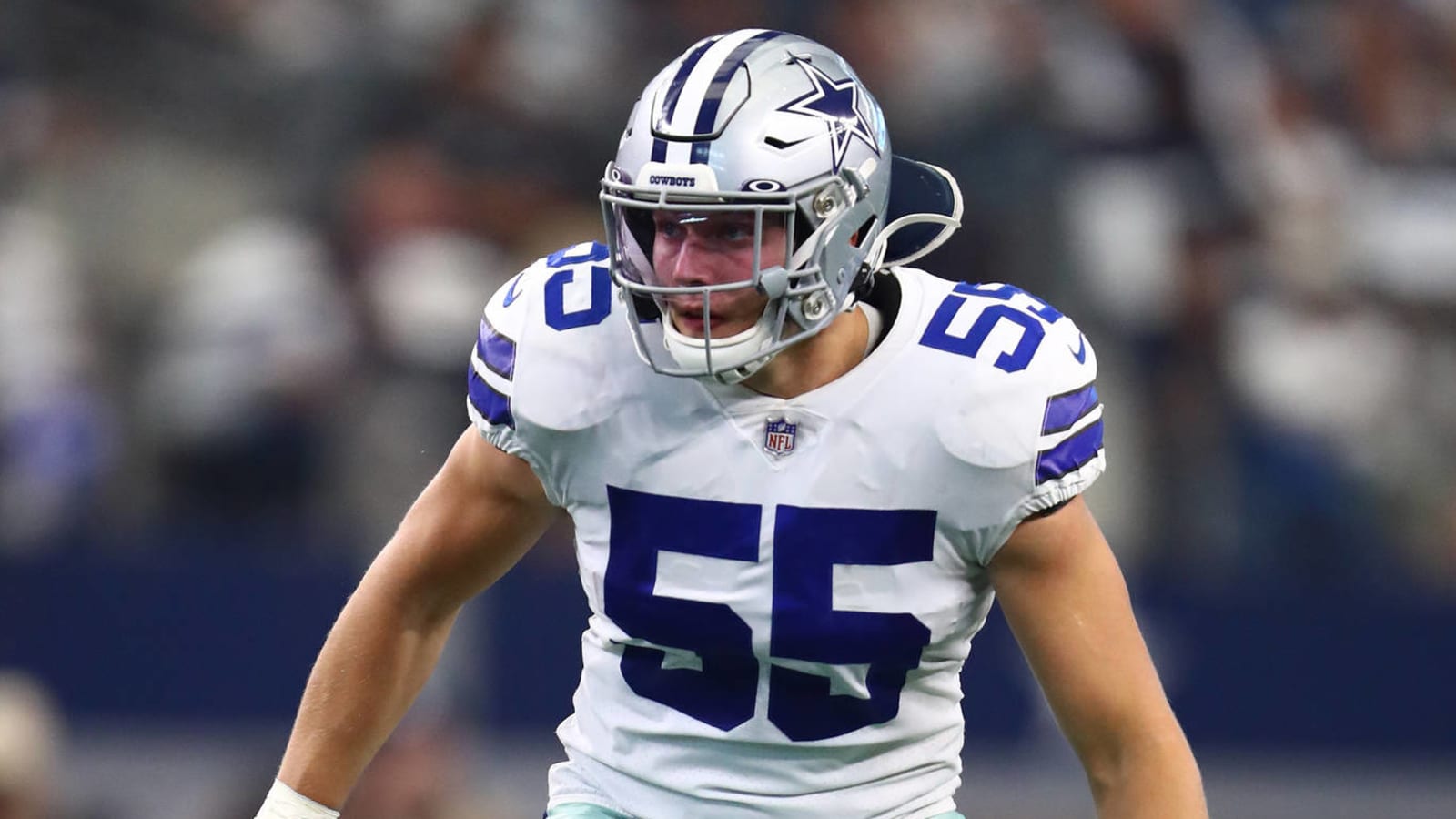 Report: Leighton Vander Esch out six to eight weeks with broken collarbone