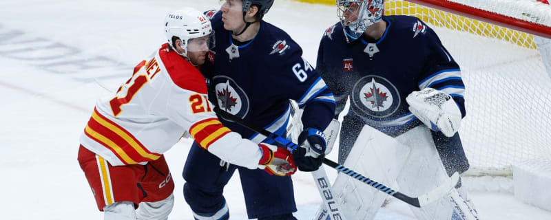 NHL Notebook: Islanders sign Logan Stanley to one-year deal
