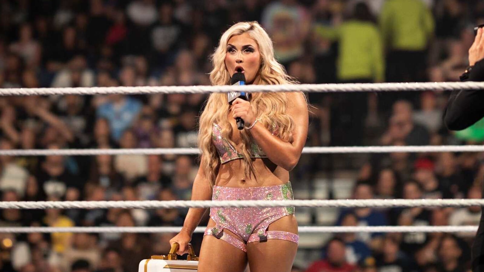 Watch: Tiffany Stratton escapes injury scare after leg badly caught up at ringside while getting assaulted by returning superstar on SmackDown