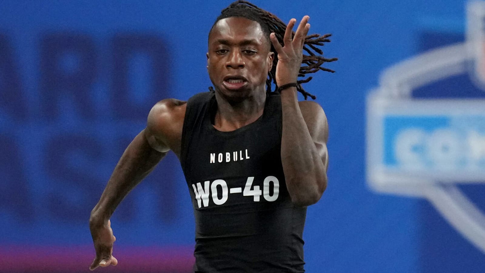 Simulcam shows just how narrowly Texas WR set record at combine