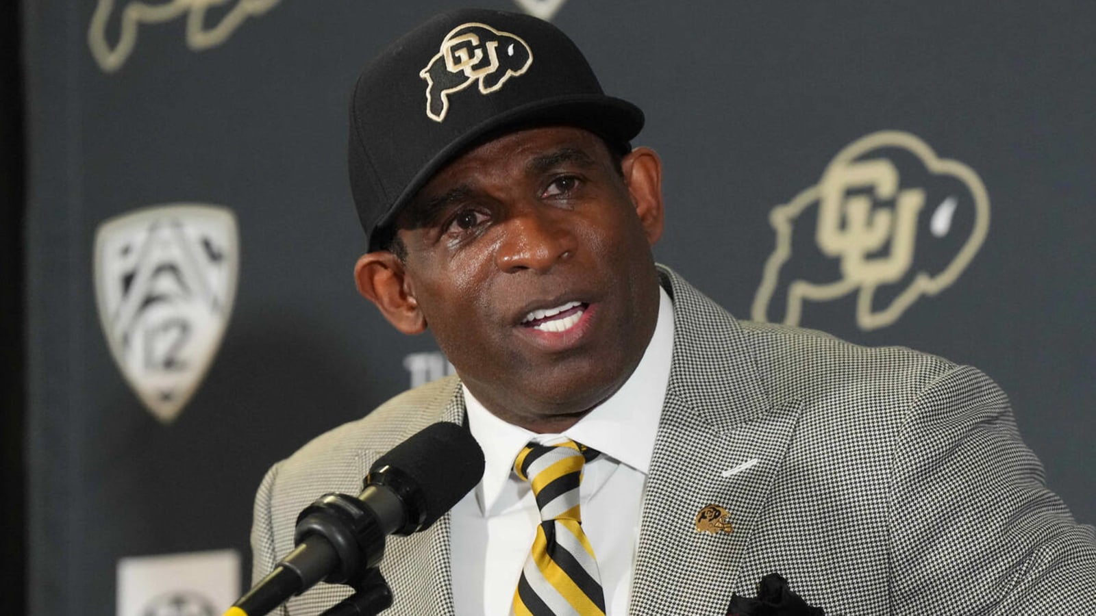 Deion Sanders makes early social media pitch to transfer players