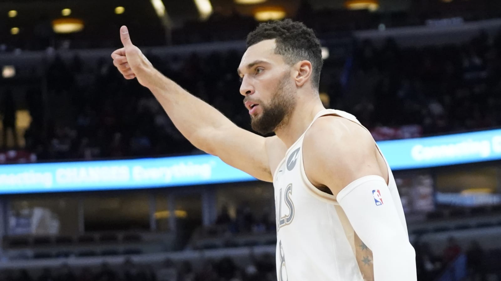 Report: Bulls actively trying to trade pair of star players