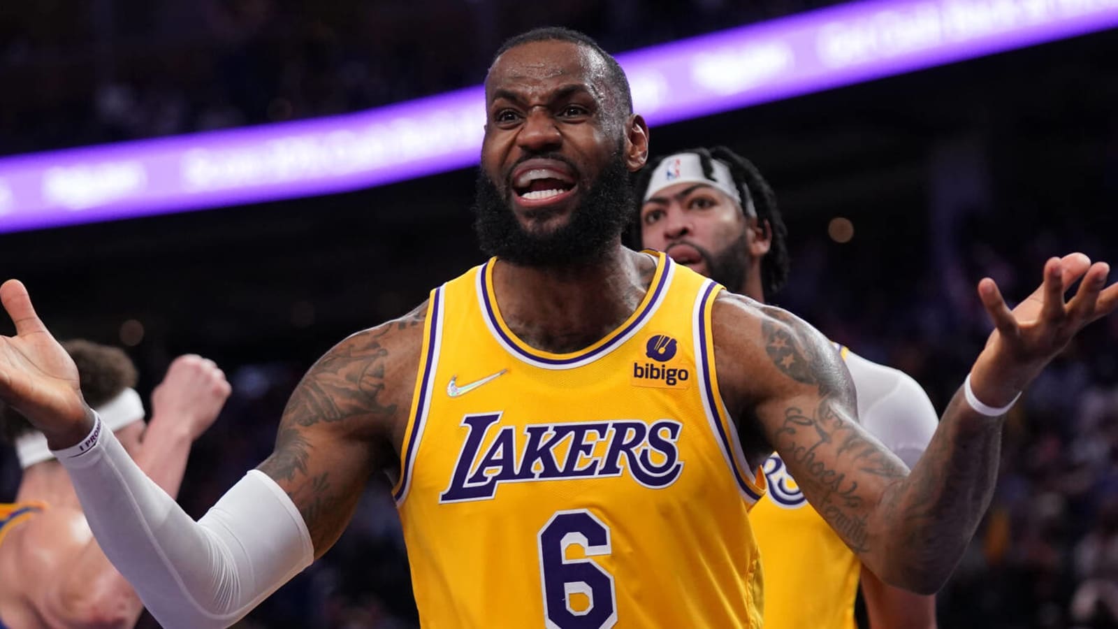 LeBron James in 'early days of war' with Lakers' front office?