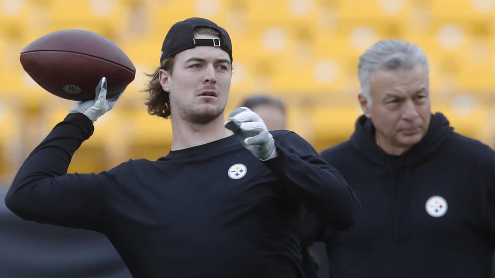 Steelers get tough update on Kenny Pickett’s ankle injury Yardbarker