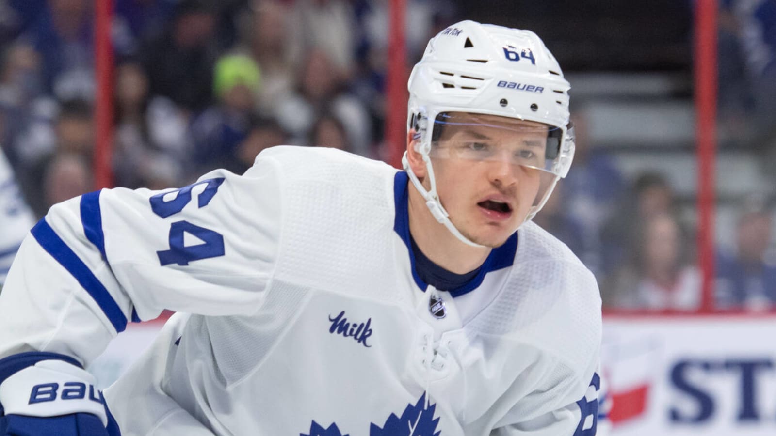 Maple Leafs re-sign veteran center to four-year deal