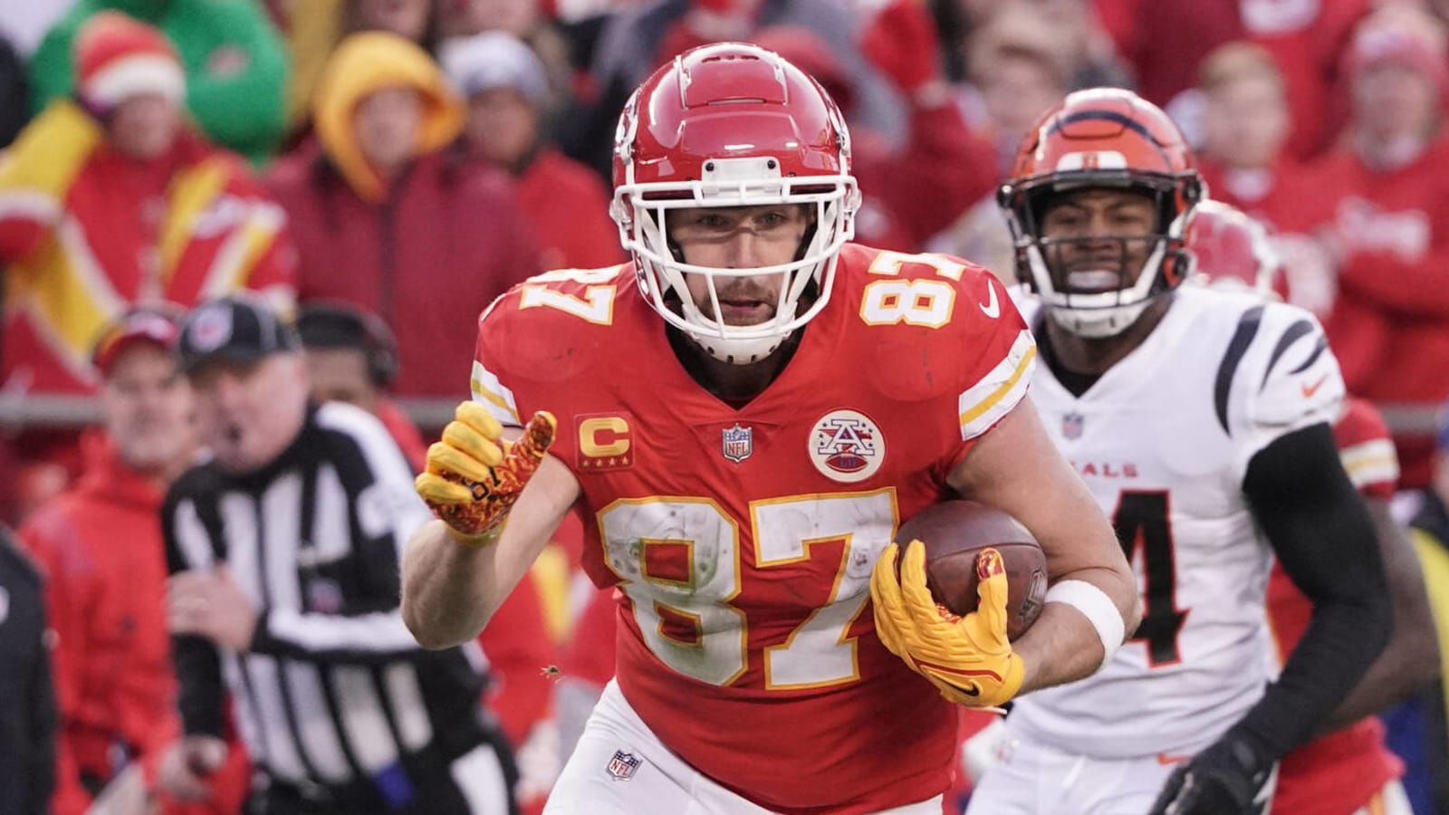 Chiefs TE Travis Kelce gets bested by incoming Cal freshman Jayda