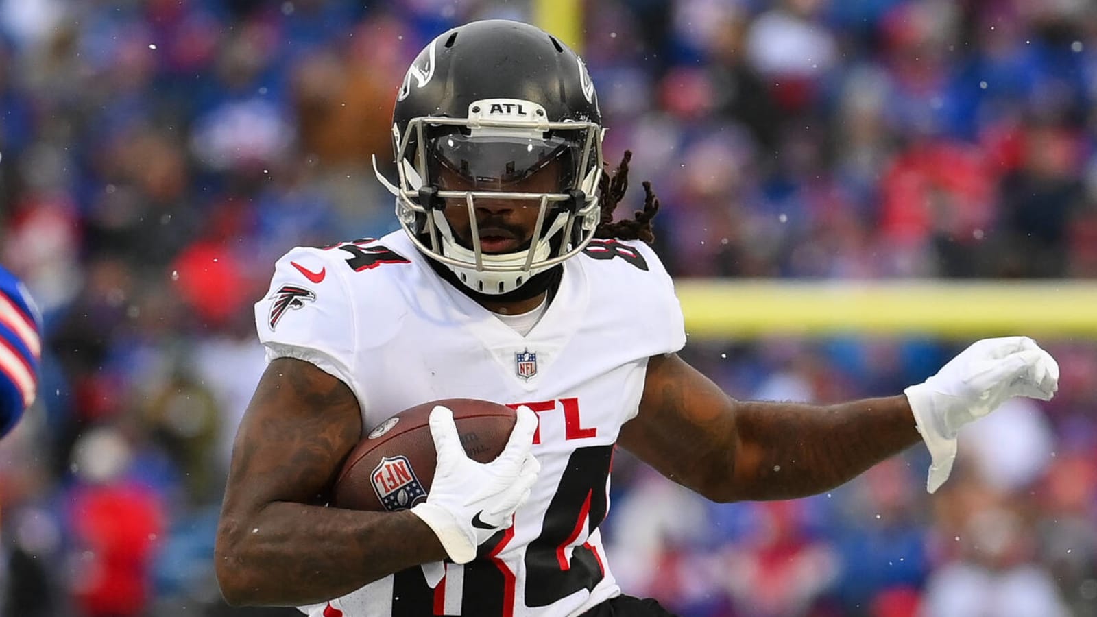 Cordarrelle Patterson re-signs with Falcons after career year