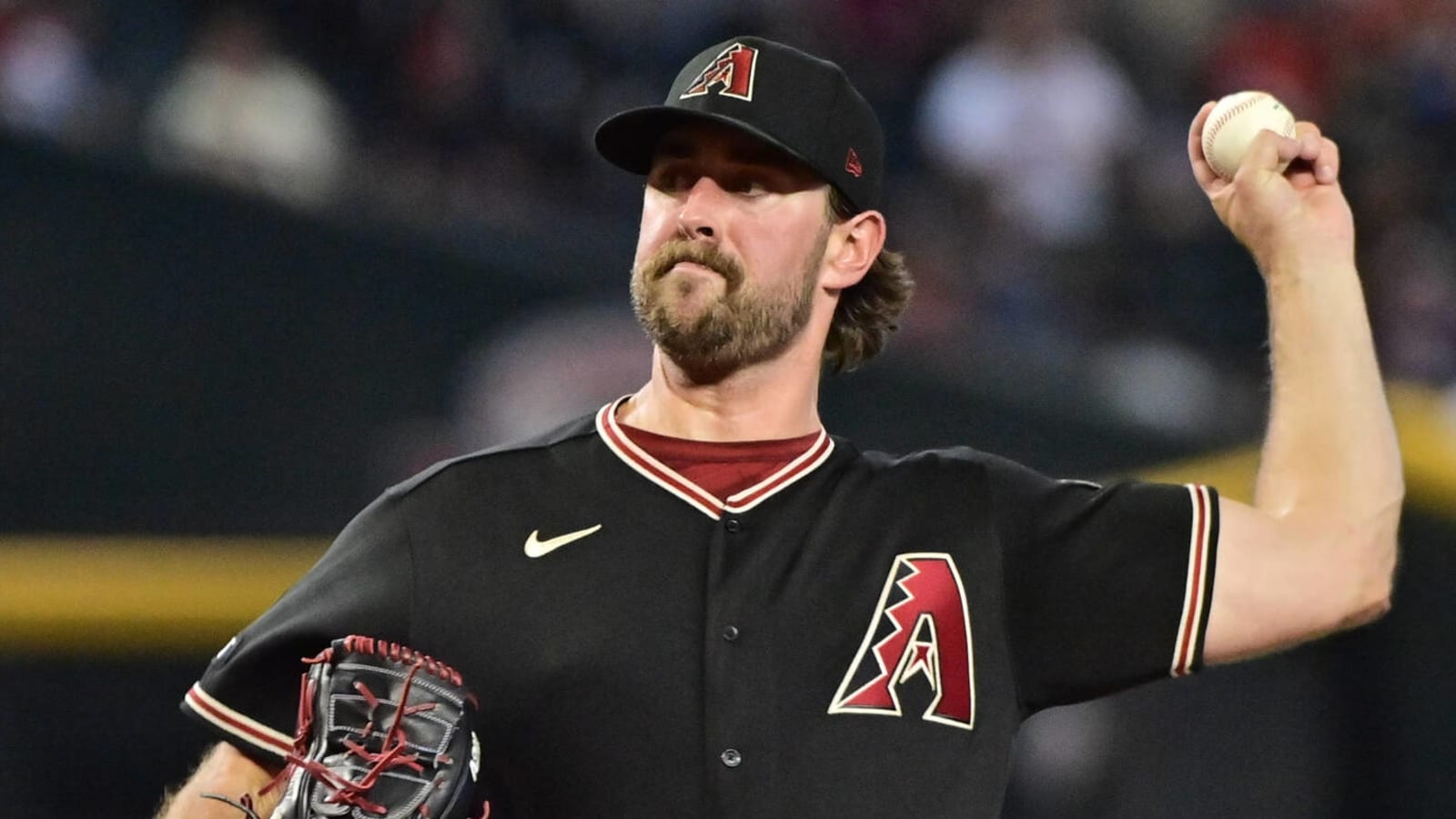 D-backs pitcher who threw no-hitter in 2021 elects free agency