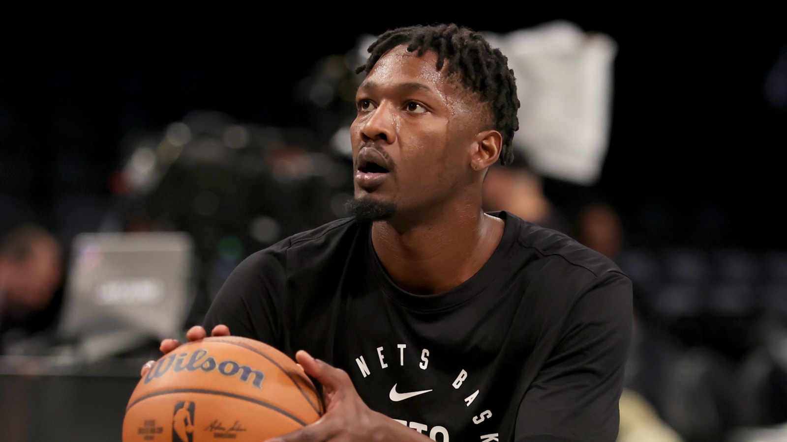 Lakers win big in trade for Dorian Finney-Smith, Shake Milton