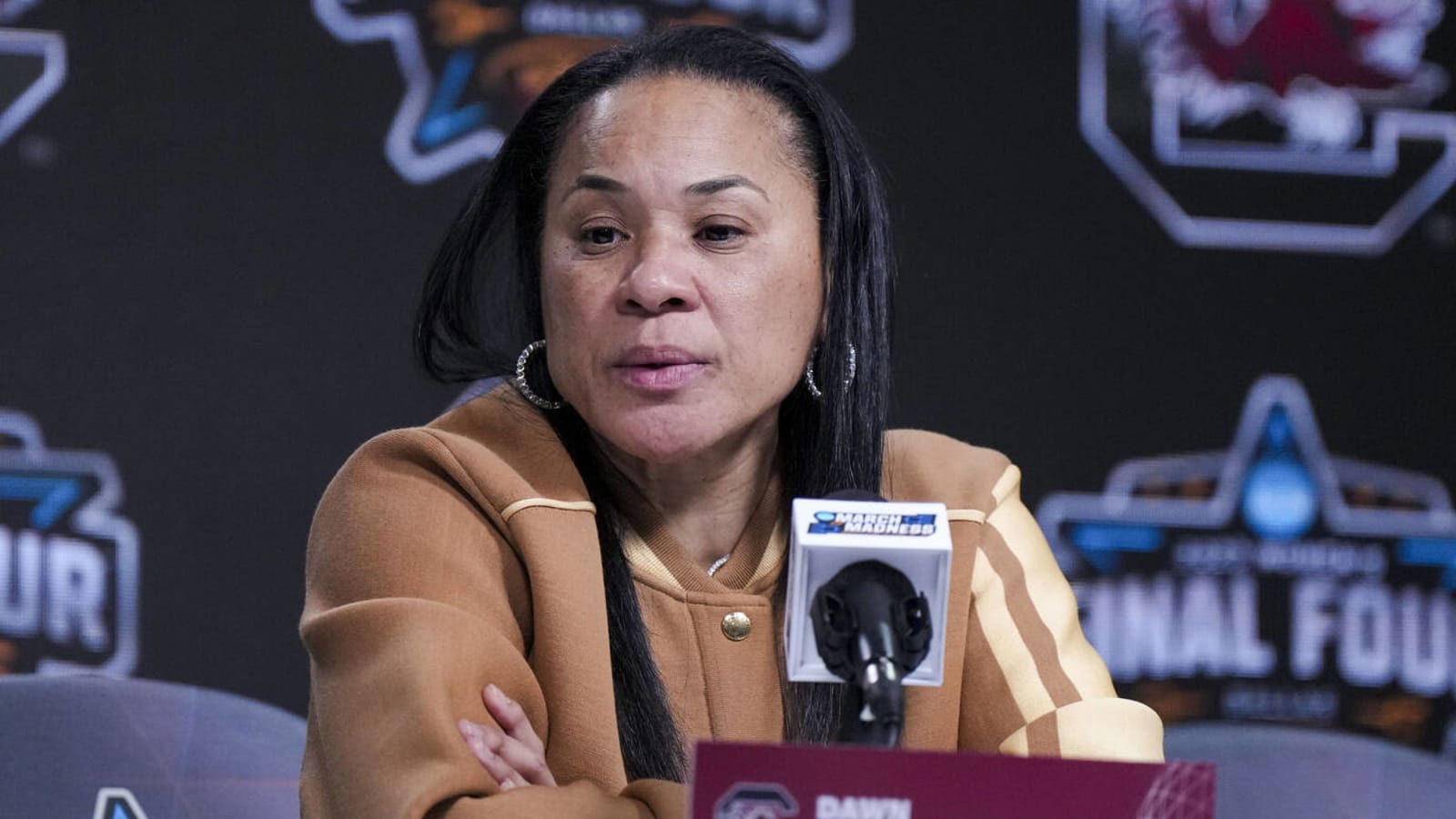 Dawn Staley, South Carolina gain top-rated JUCO player