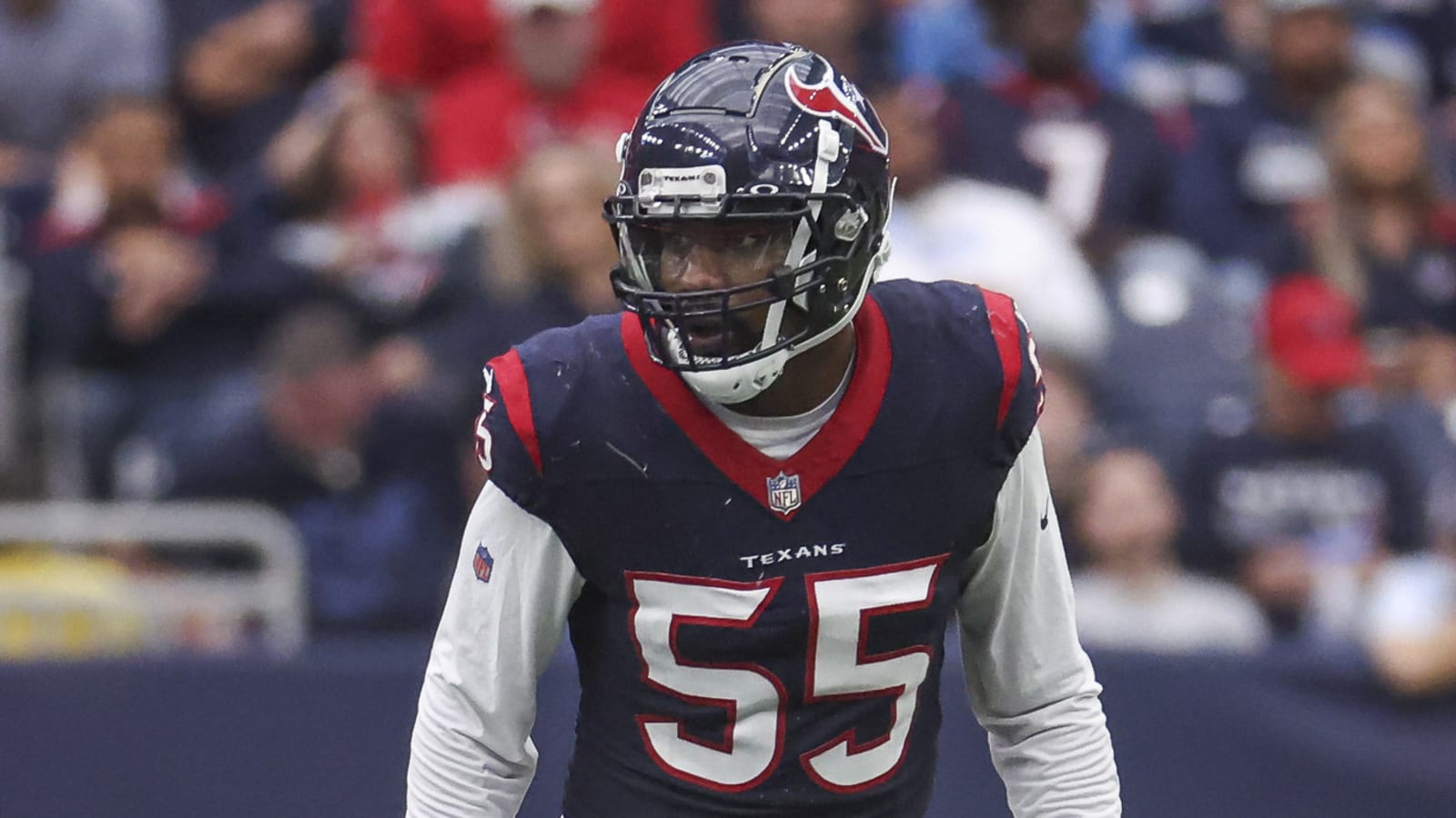Texans re-sign former first-round DE