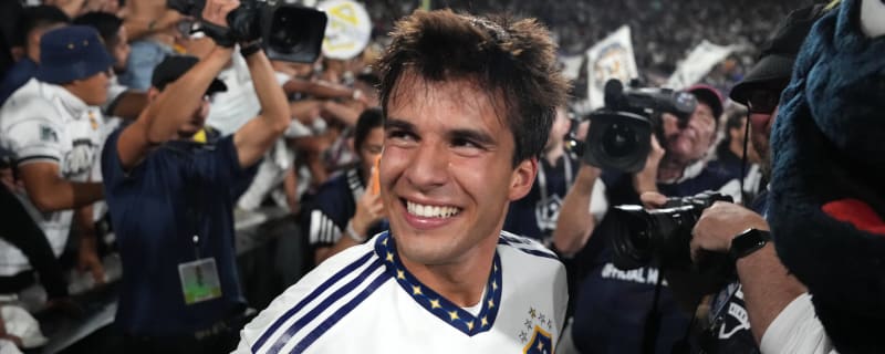 'I felt like a little kid': Record crowd energizes L.A. Galaxy