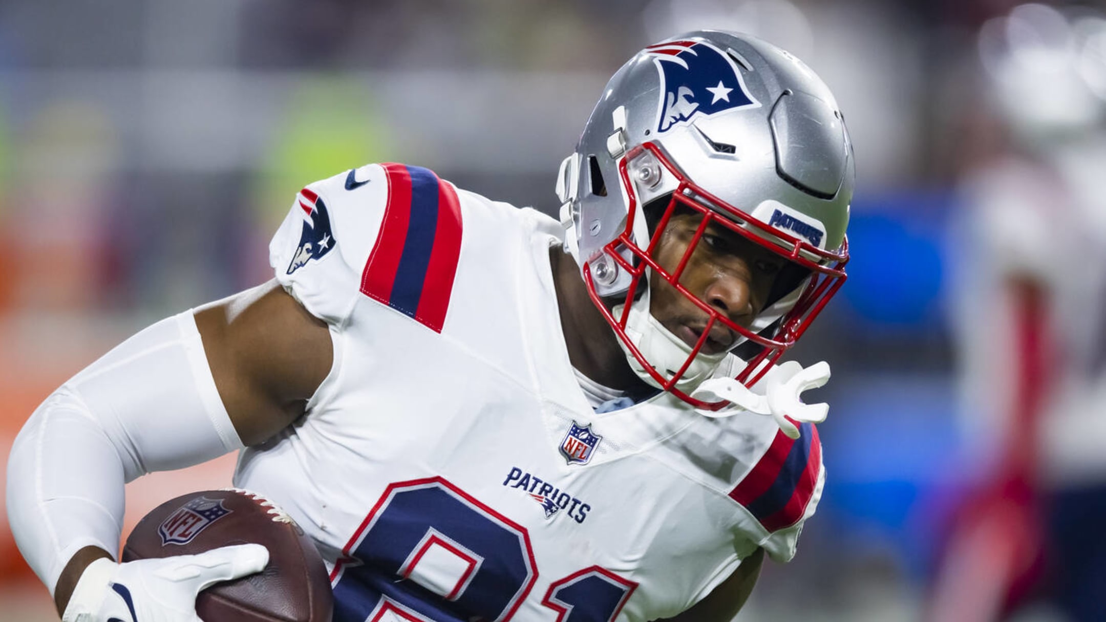 Patriots dealing TE Jonnu Smith to Falcons