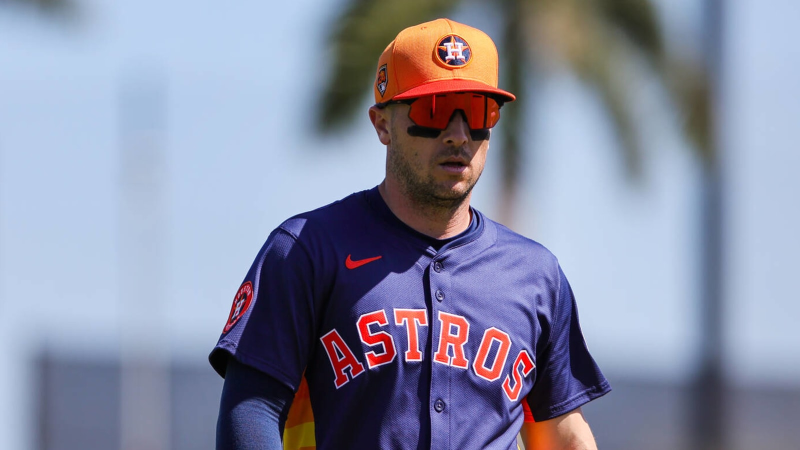 Astros star open to holding extension talks during season