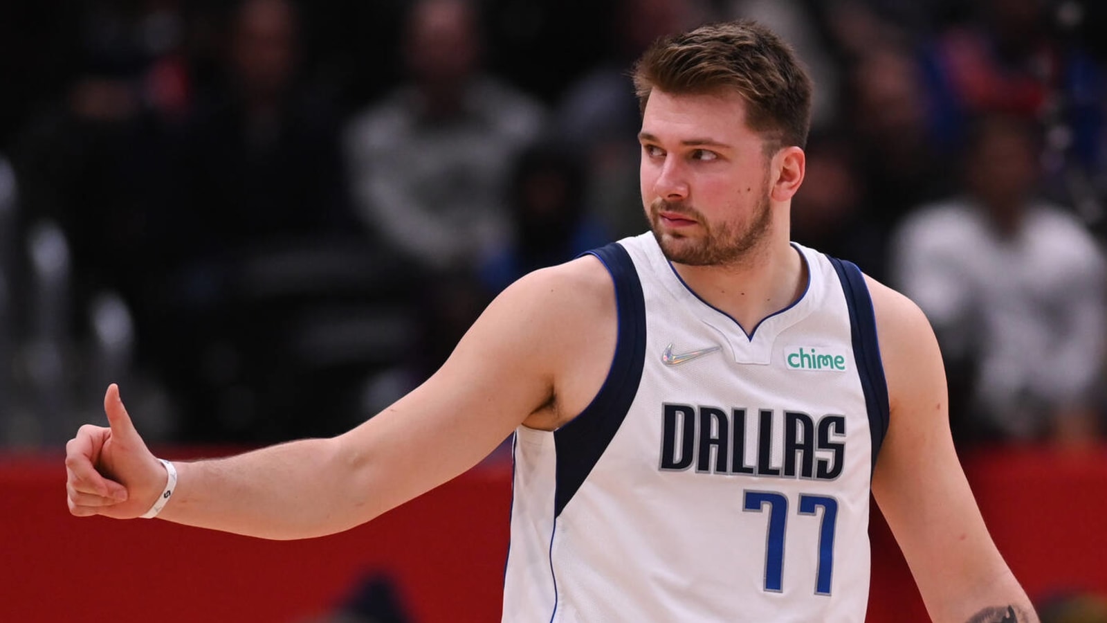 Doncic leads Mavs past Bucks with 32 points, 15 assists