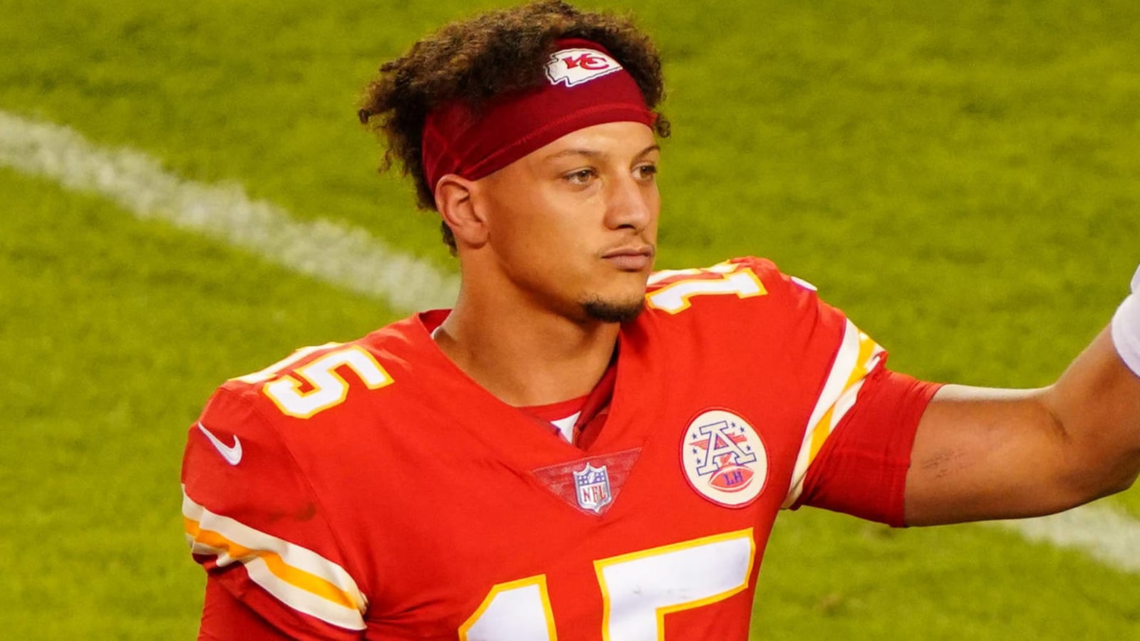 Mahomes regrets close contact with Gilmore