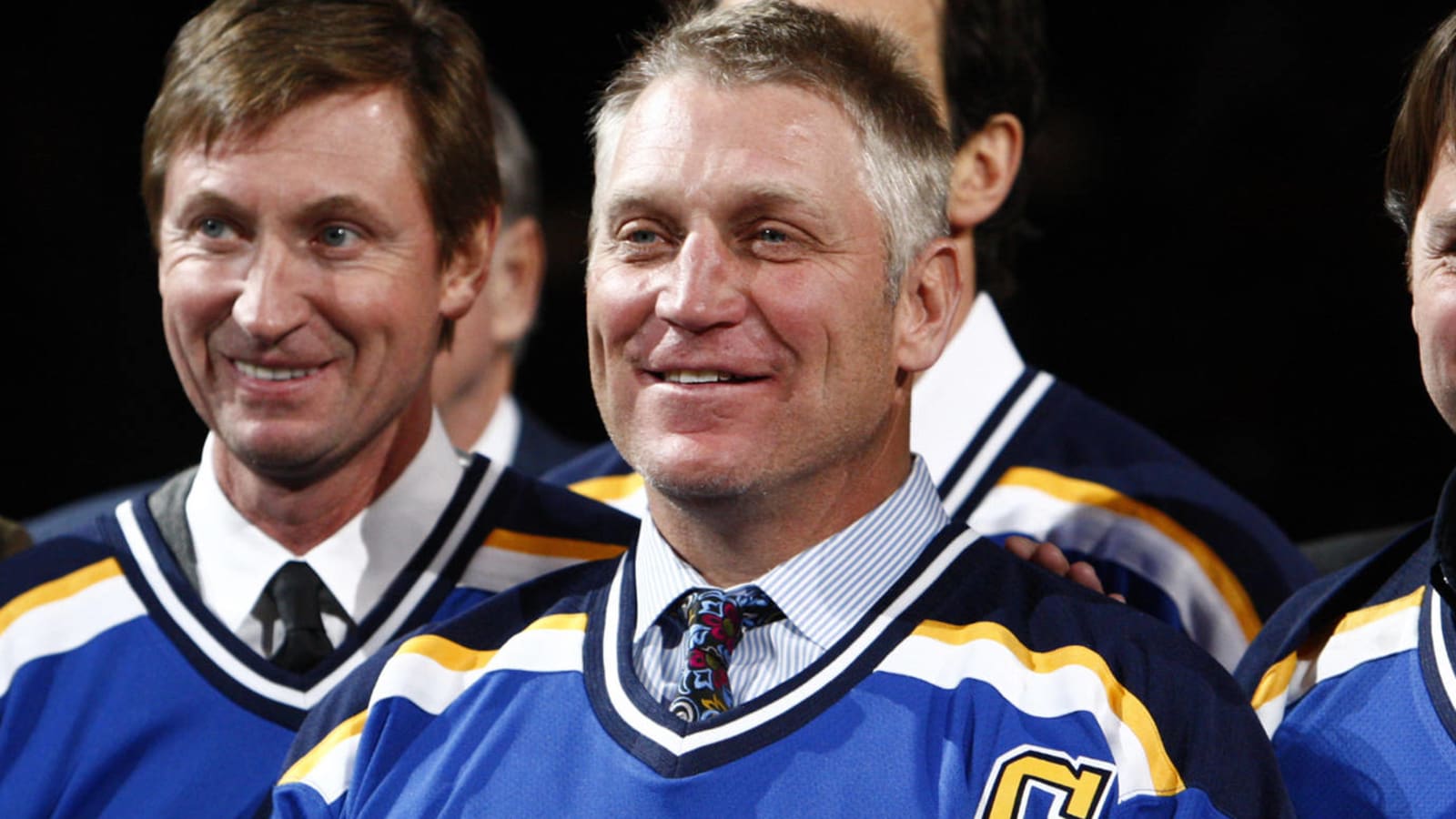 Watch: A possibly tipsy Brett Hull tries to start chant at Blues’ parade