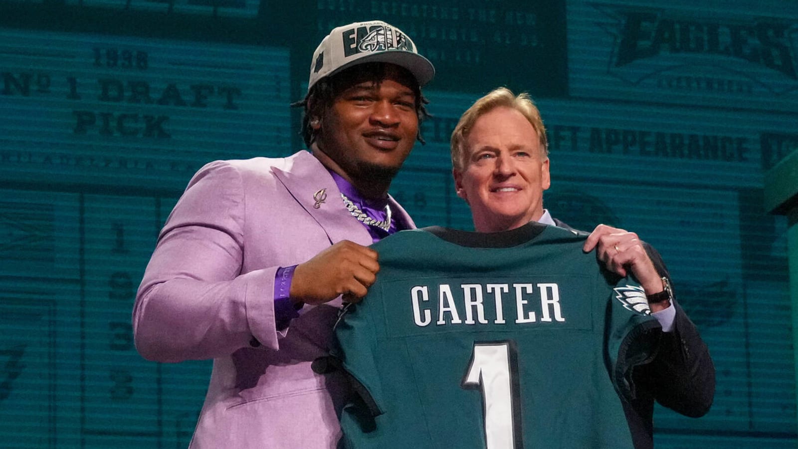 Eagles agree to deal with first-round pick