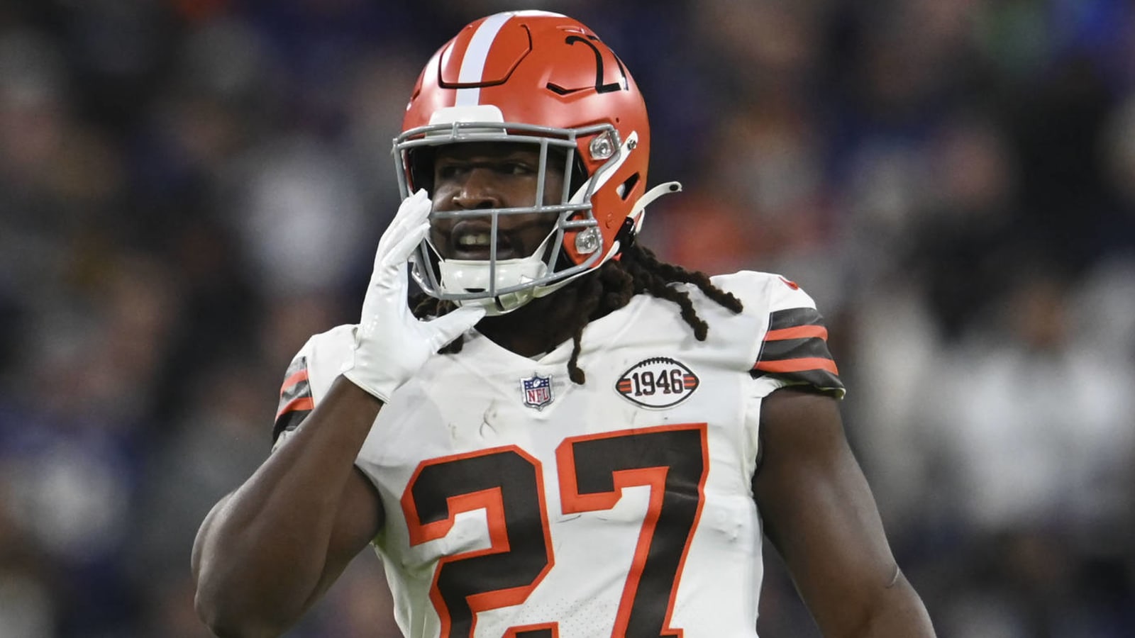 Browns place Kareem Hunt, seven others on COVID list