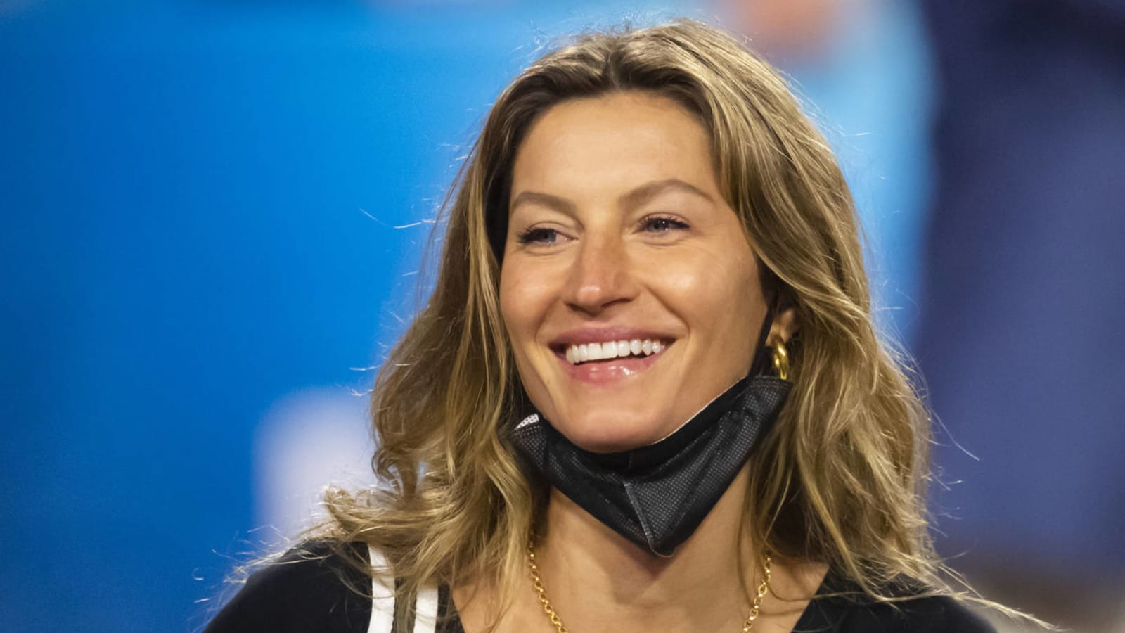 Gisele Bündchen congratulates husband Tom Brady on retirement