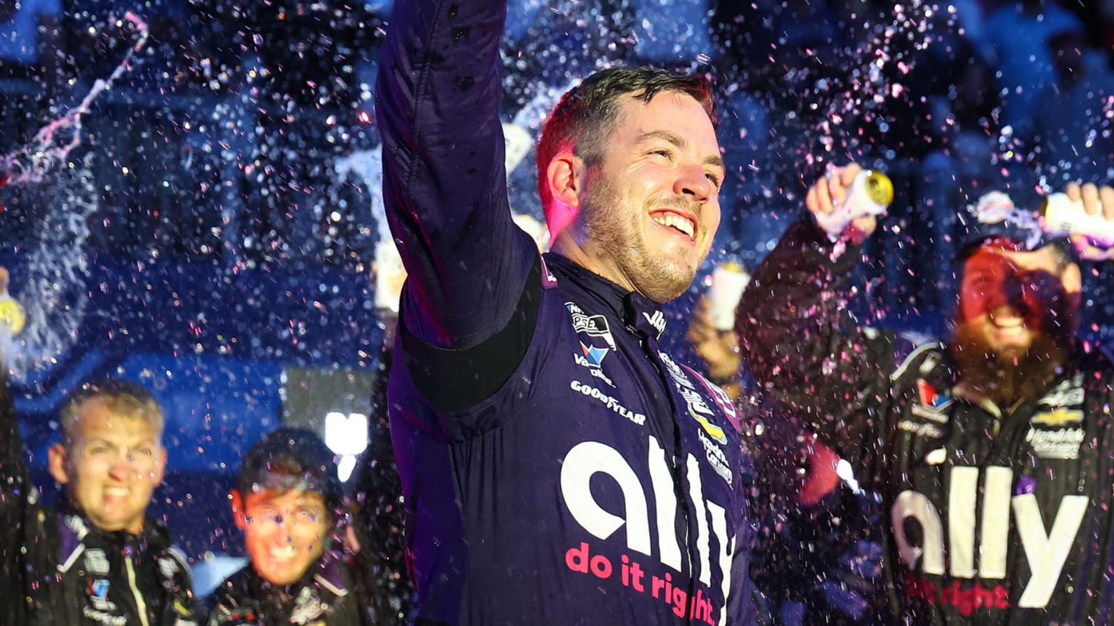 Alex Bowman breaks 80-race winless streak with win in Chicago