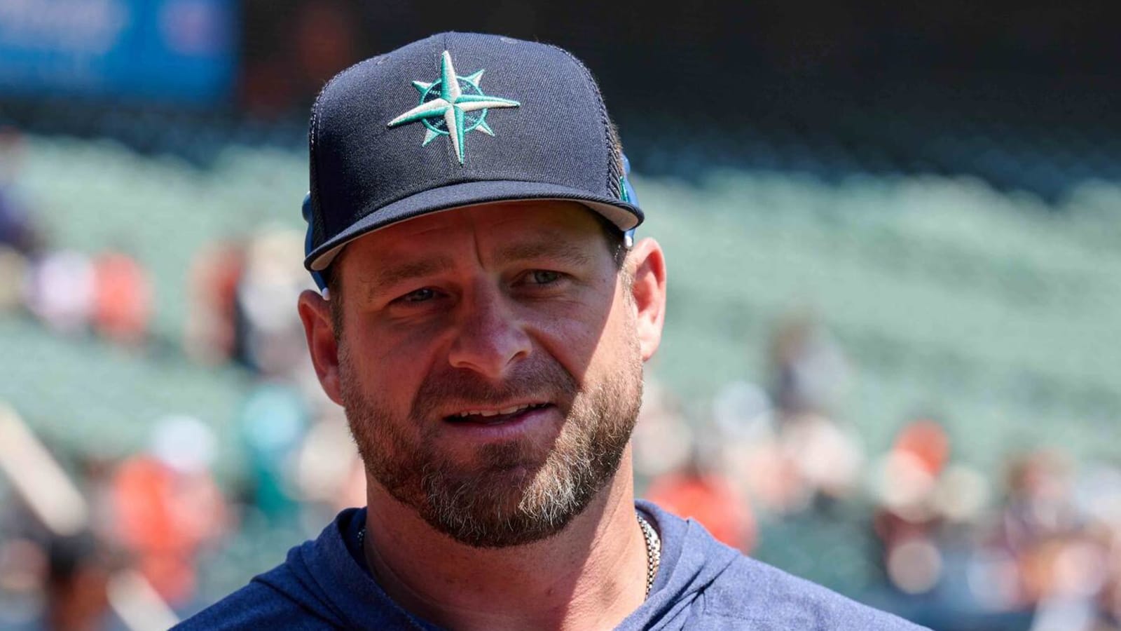 Former All-Star catcher emerging as candidate for Guardians manager