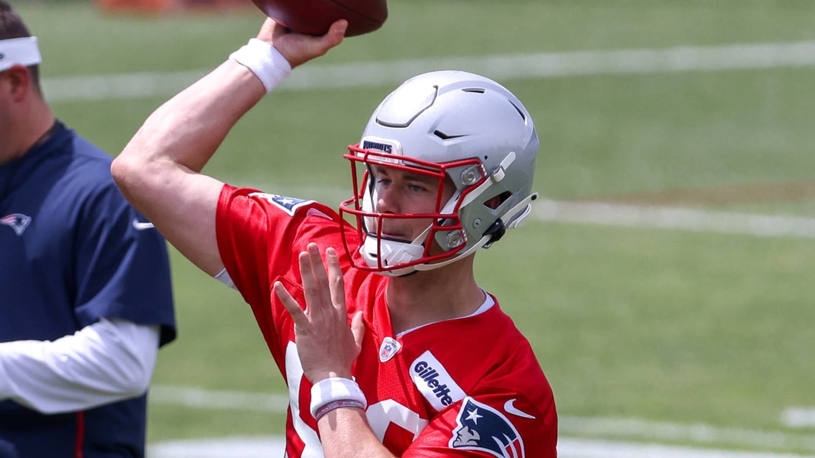 Mac Jones: Patriots QBs are 'all in this together'