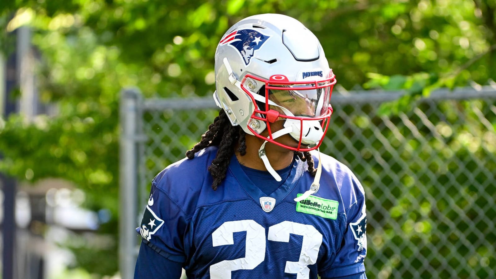Patriots extend offer to key defensive back