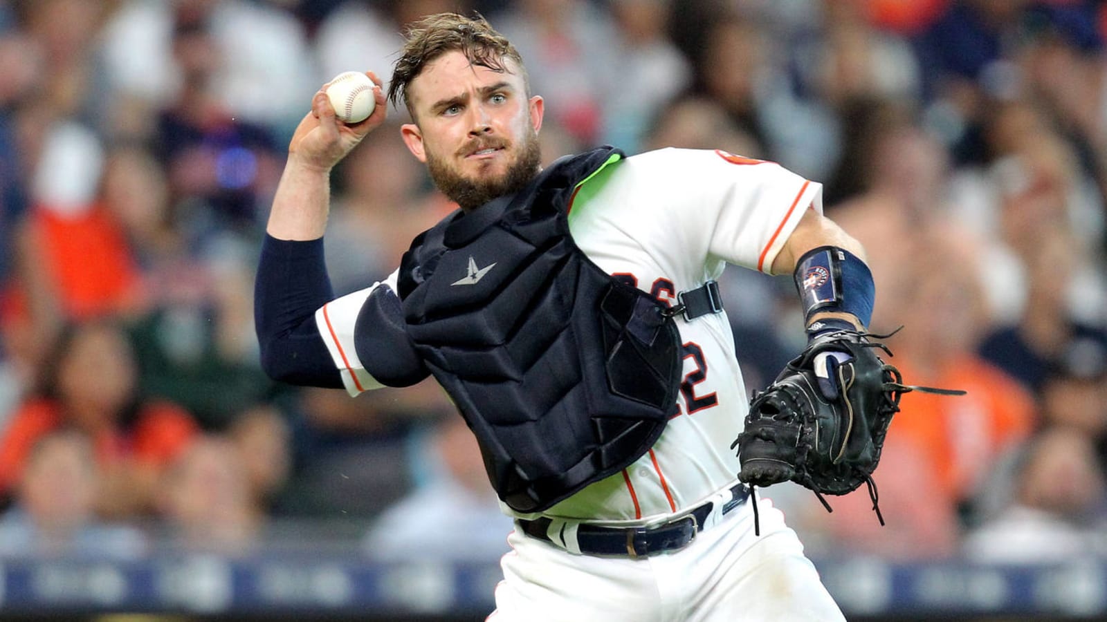 Former Astros' catcher apologizes for role in sign-stealing methods