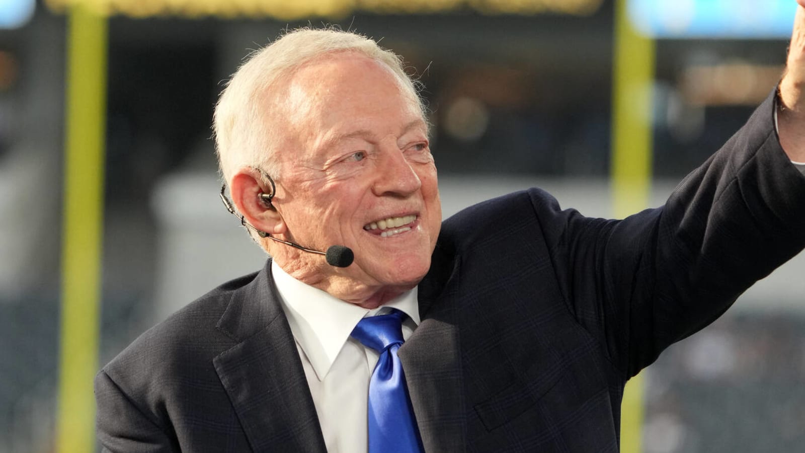 Jerry Jones says Cowboys will not initiate trade talks