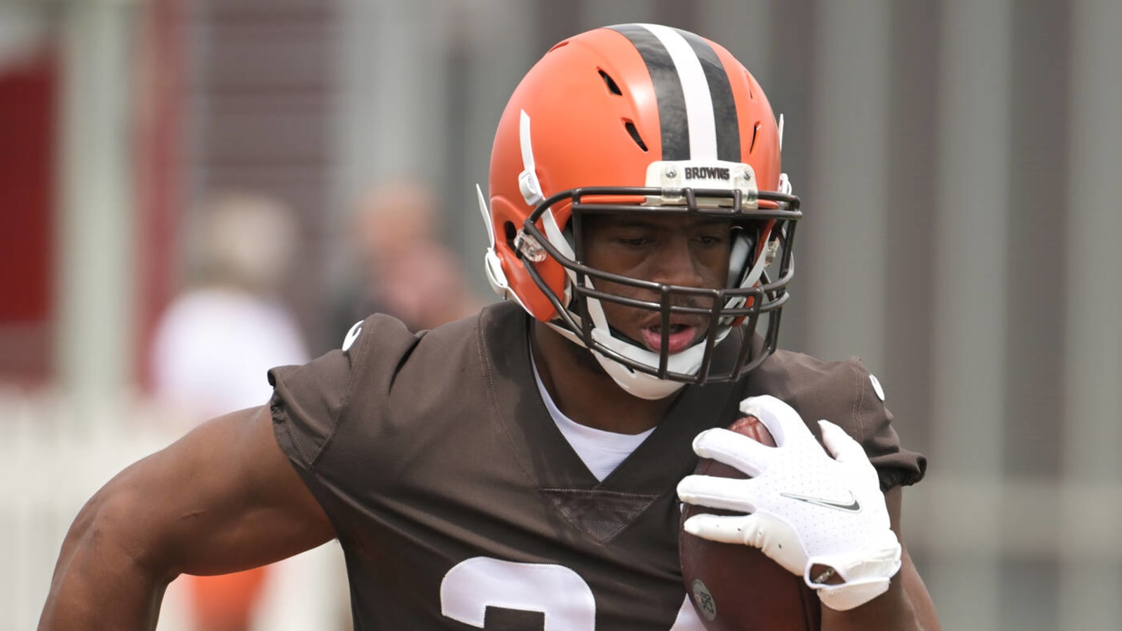 Browns' Chubb appears to take jab at Mayfield's consistency