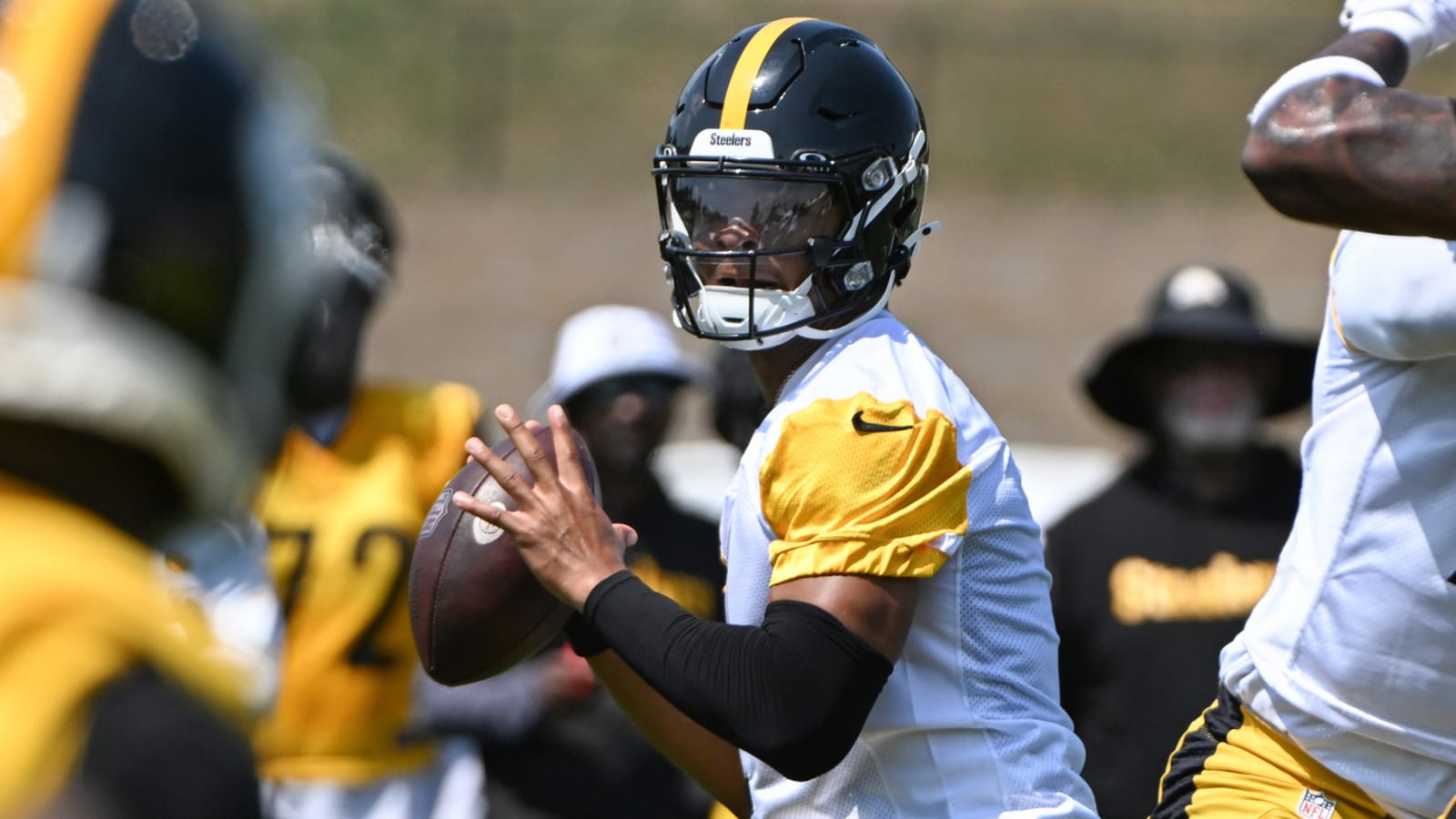 Steelers 'never want to take away' Justin Fields' running instincts