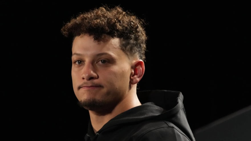 Mahomes, Reid comment on kicker's controversial commencement speech