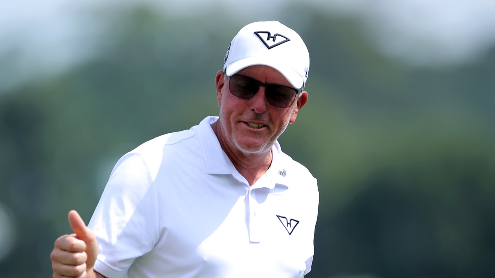 Phil Mickelson rocking new look at British Open after losing bet